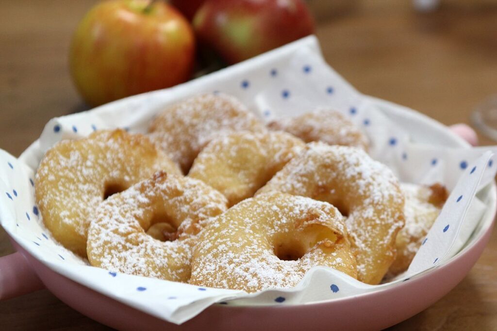 Frittelle di frutta senza zucchero e al forno: la ricetta leggera e saporita che ti rimette in forma