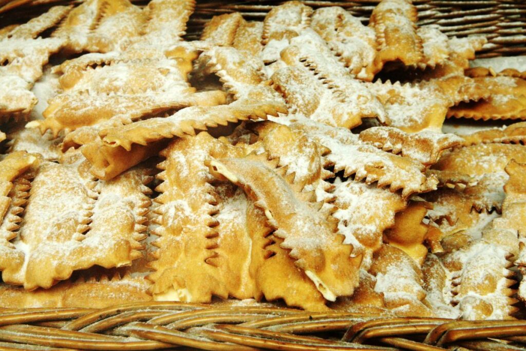 La ricetta infallibile delle chiacchiere di Sal De Riso: perfette, croccanti e super profumate